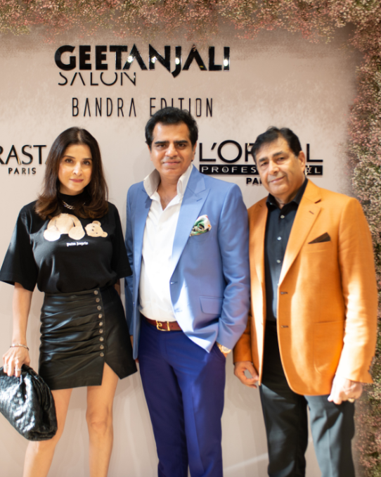 1989
First outlet in Green Park New Delhi